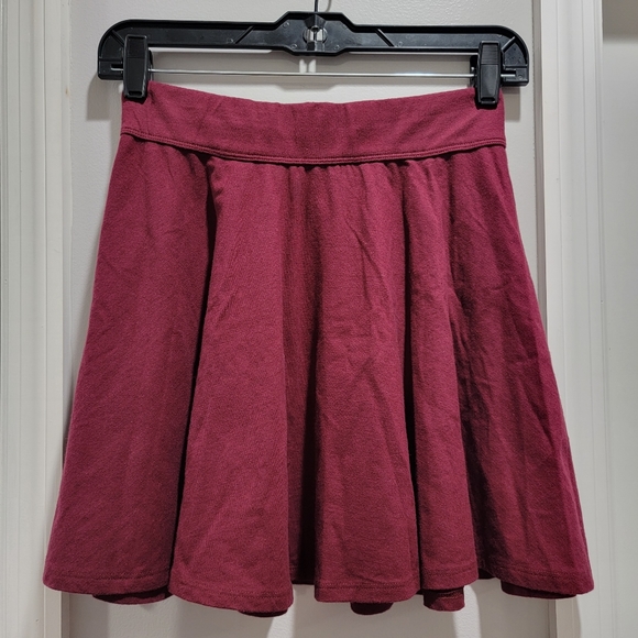 Hollister Elastic Band Pull Up Skater Skirt - Picture 2 of 8